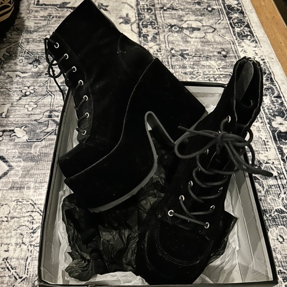 Demonia “Camel” Platform Boots (Fits like a 8! Never Worn & In Box!) - Picture 6 of 7